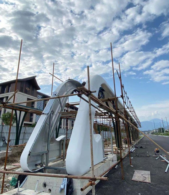 都江堰在建电轨站(图4)